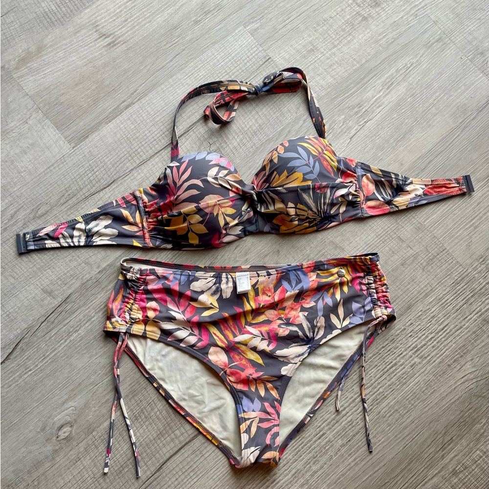 LASCANA Floral Bikini Set with Halter Top